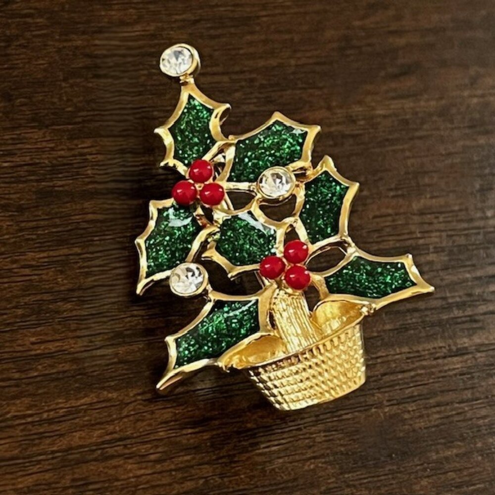 Avon Holly Berry Christmas Tree Brooch Pin Glitter Enamel & Rhinestones - Picture 1 of 3